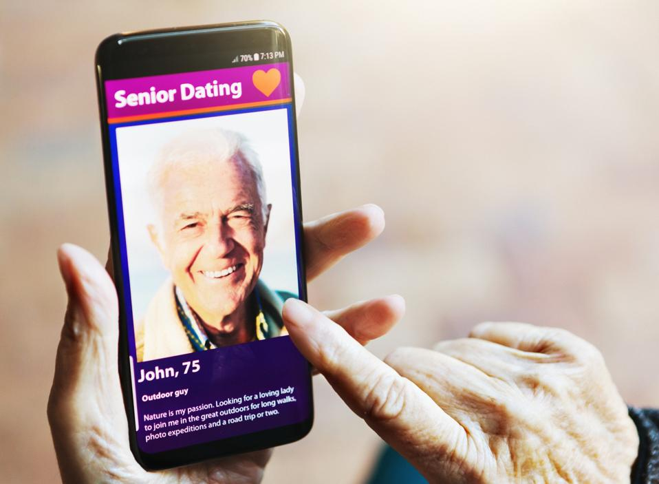 The Benefits of Dating Sites for Seniors
